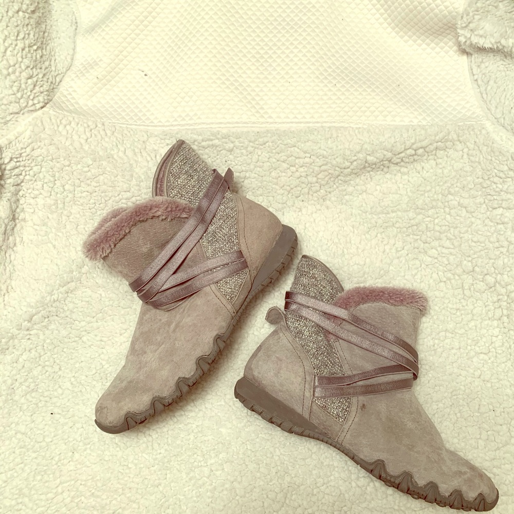 Suede Skechers snow boots